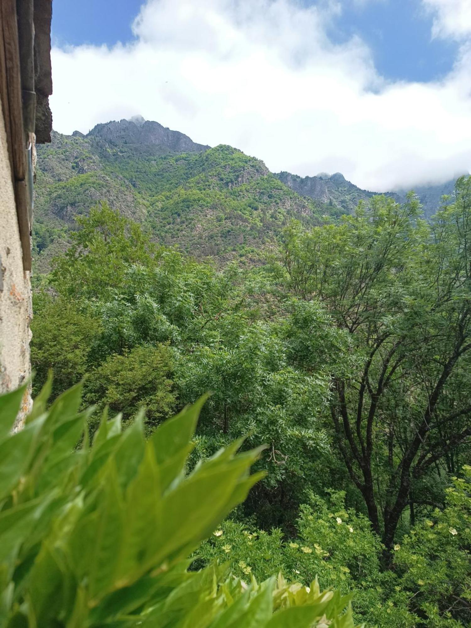 Chambre Ou Gite Dans Une Maison De Montagne - De Suzon A Zelie Entraigues  Camera foto
